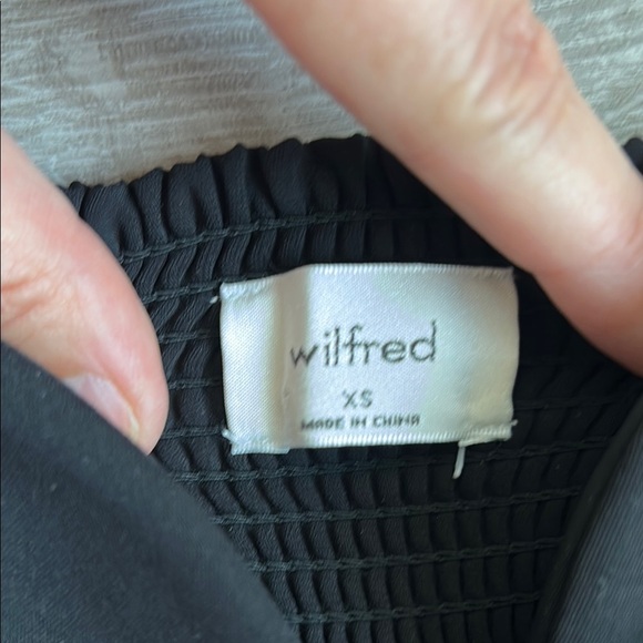 Aritzia Wilfred Black Novella camisole top size xs - Picture 4 of 7